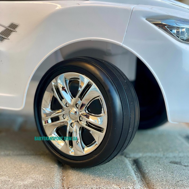 Каталка-толокар BMW з гумовими колесами Bambi M 3147B-1 білого кольору