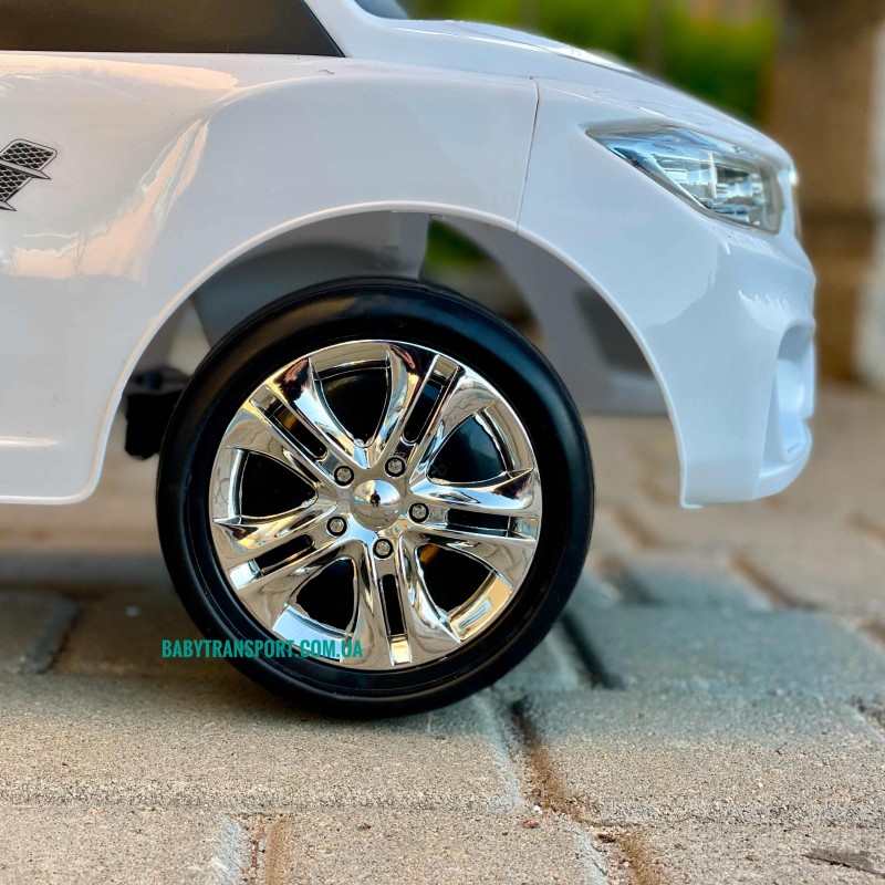 Каталка-толокар BMW з гумовими колесами Bambi M 3147B-1 білого кольору